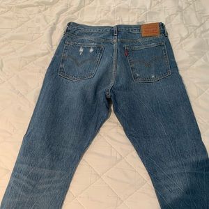 Levi’s distressed wedgie fit jean. New with tags.